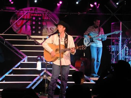 Crowd at a Clay Walker show